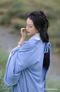 超清户外蓝衣古装清纯女子图片