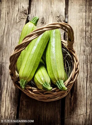 新鲜的一筐南瓜蔬菜高清图