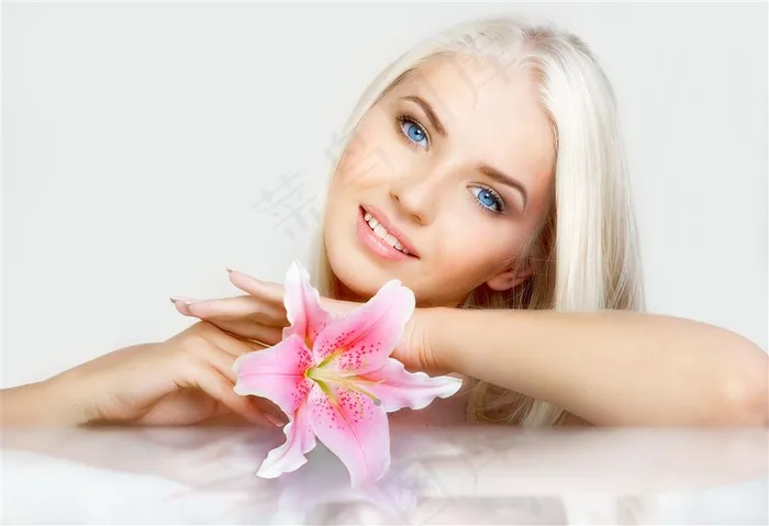 性感洗浴美女与花朵素材