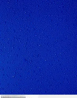 蓝色底板上的水珠 蓝色底板上的水珠