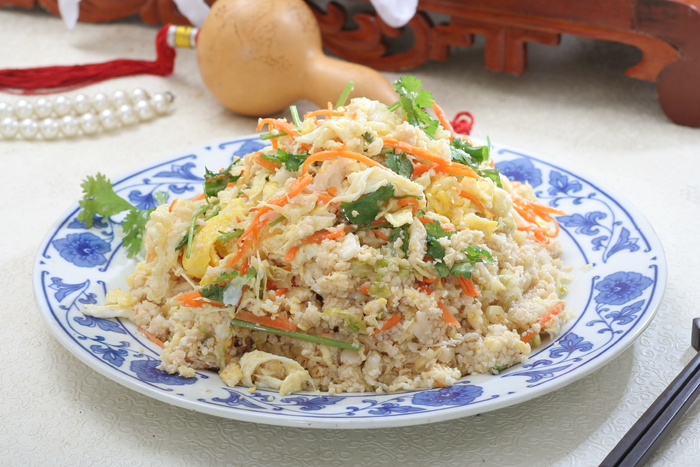 村妇炒豆渣 (1)