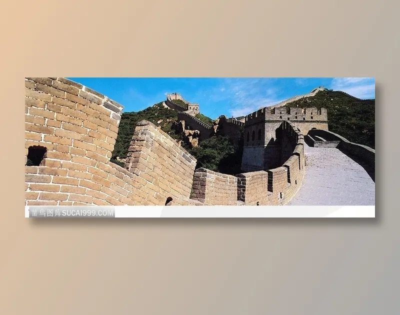 连绵山脉上的八达岭长城