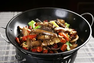 干锅美食焖锅湘菜麻辣香辣纸锅干锅牛干菌