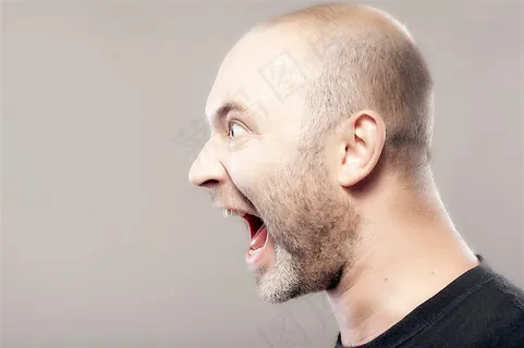 表情惊讶的男人