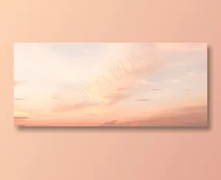 天空中的粉色云朵