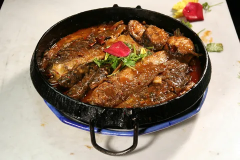 32干锅全鱼 乡村小镇