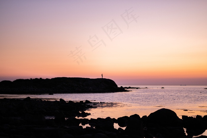 紫色黄昏海岸线图片
