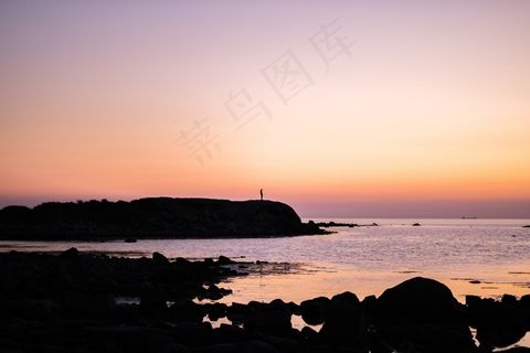 紫色黄昏海岸线图片