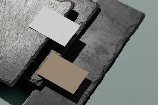 黑色石块背景正反面高档轻奢名片样机