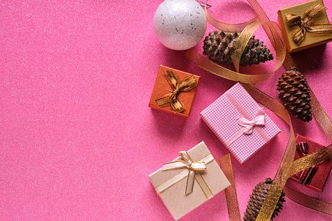 圣诞节垂直画幅场景圣诞装饰白色圣诞球礼物盒(63)