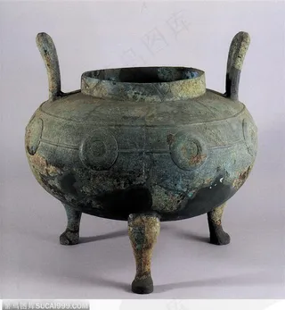 中华传统青铜器-长满铜绿的三足食器