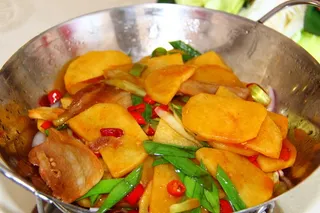 干锅美食焖锅湘菜麻辣香辣纸锅热干锅土豆片