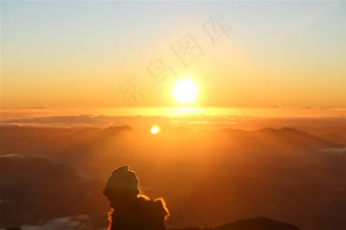 黄昏下的夕阳