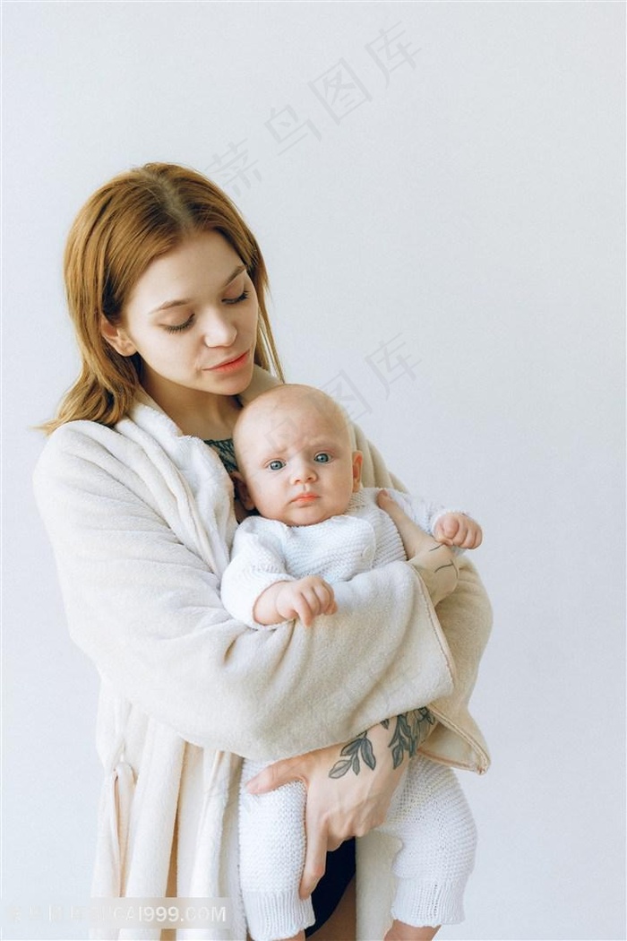 年轻妈妈和小宝宝图片