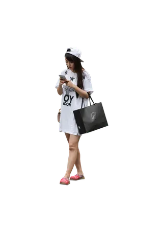 亚裔人物青年 单个美女玩手机