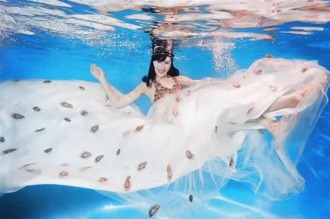 恋人水下婚纱精美图