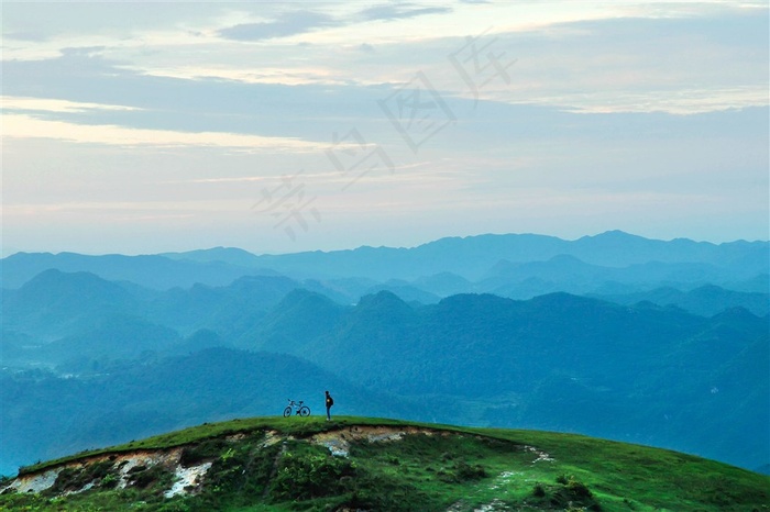 一望无际的山峰