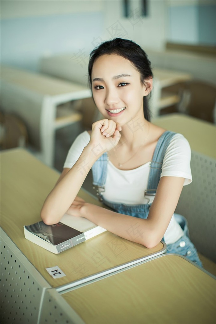 校园清秀美女学生妹图片