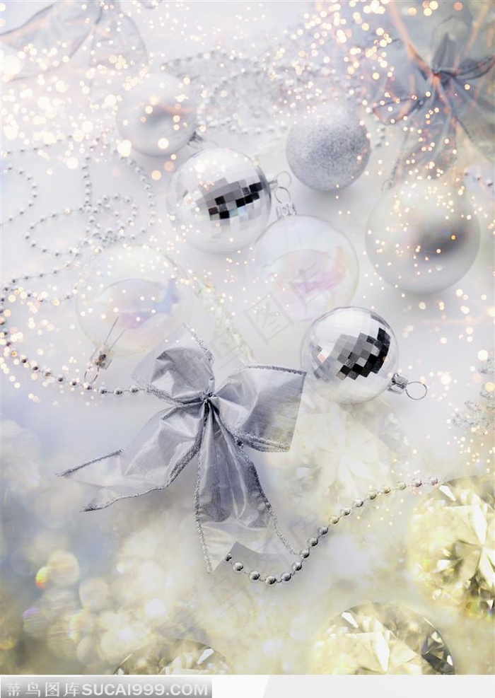 银色饰品与钻石