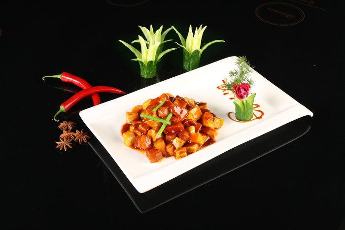 毛氏红烧肉餐饮快餐盖浇饭产品成品高清大图黑底长盘