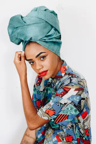 包头巾非洲美女图片
