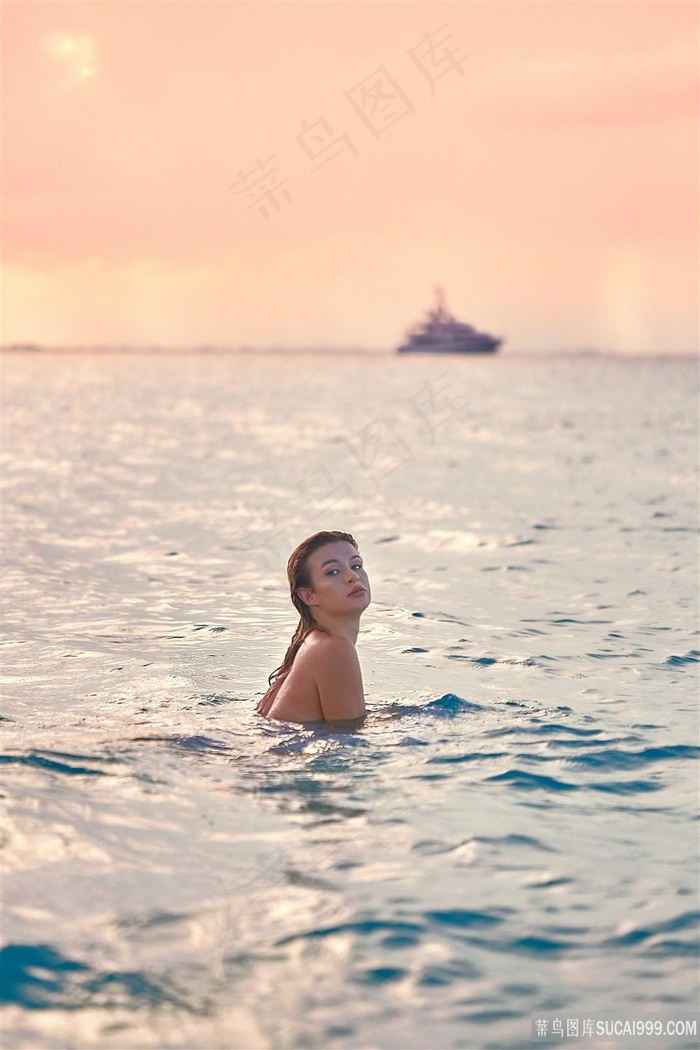 大海里的美女图片
