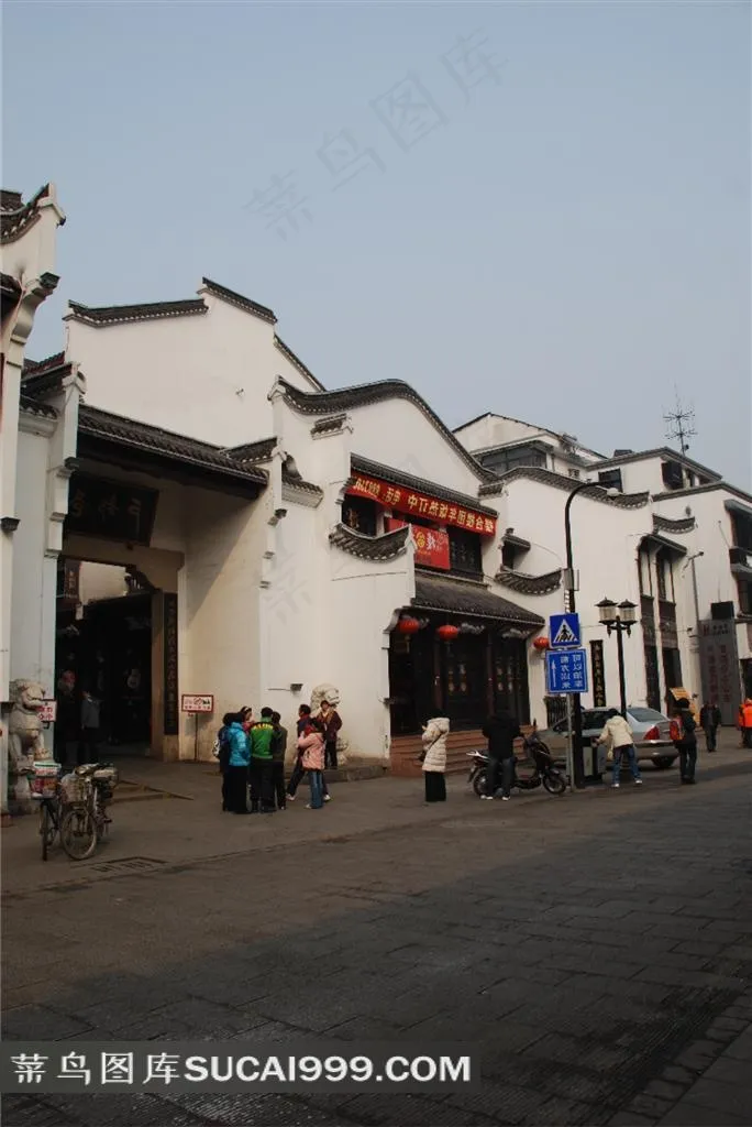 白墙灰瓦民宅
