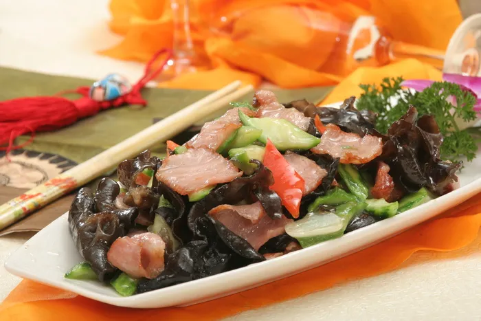 云耳丝瓜炒爽肉 22元