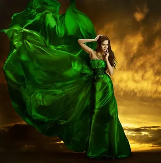 飞扬裙带美女图片