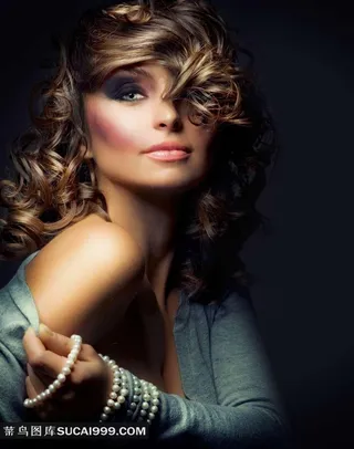 性感卷发美女高清摄影大图