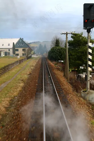 郊外笔直铁路图片