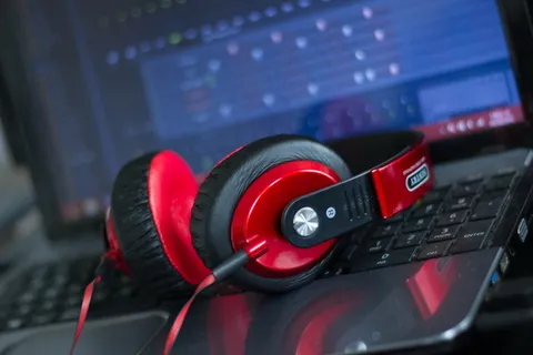 头戴式音乐耳机图片 头戴式音乐耳机图片
