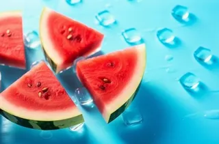 西瓜蓝色背景