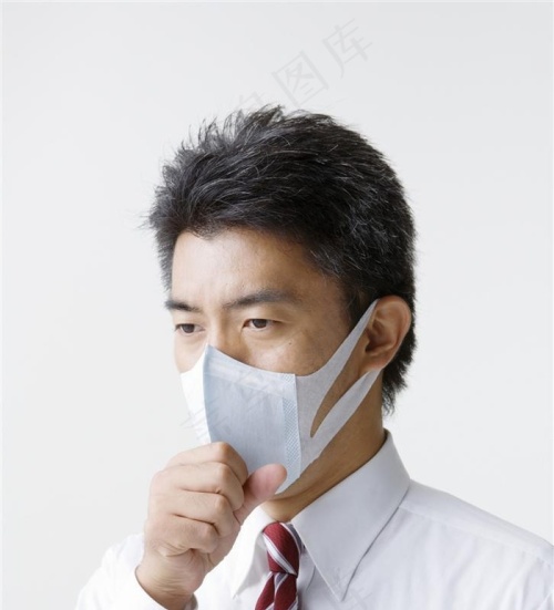 戴口罩人物图片