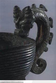 青铜器装饰物龙