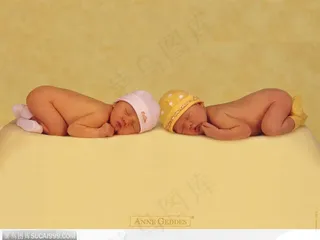 睡着熟睡的小婴儿