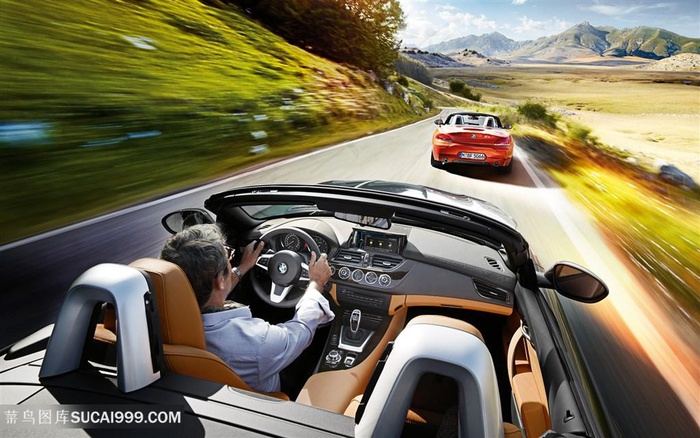 宝马跑车在公路上