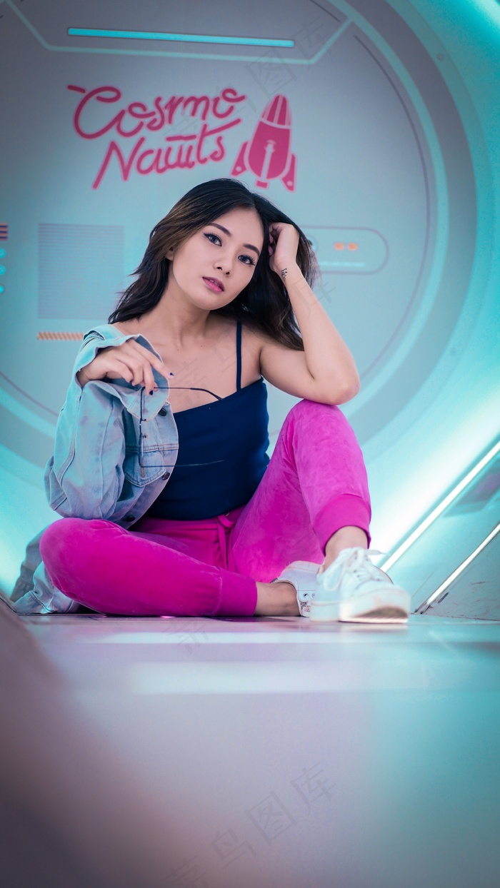 亚洲年轻美女图片