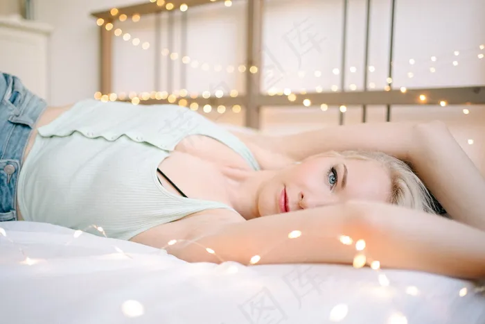 床上欧美人体写真图片