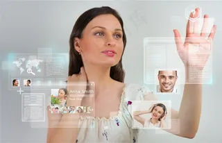 正在使用社交工具的外国女性高清图