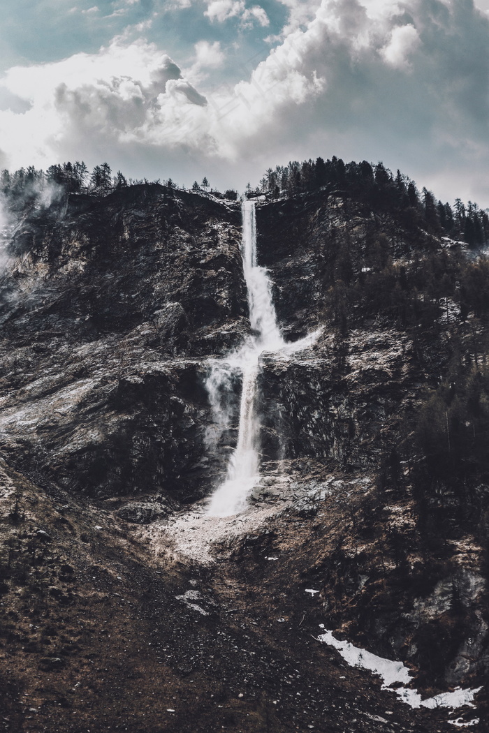 高山流水瀑布风景图片