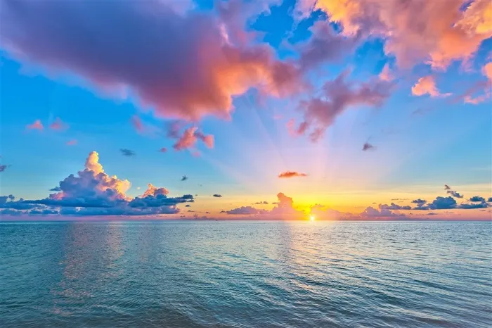 漂亮湛蓝的大海