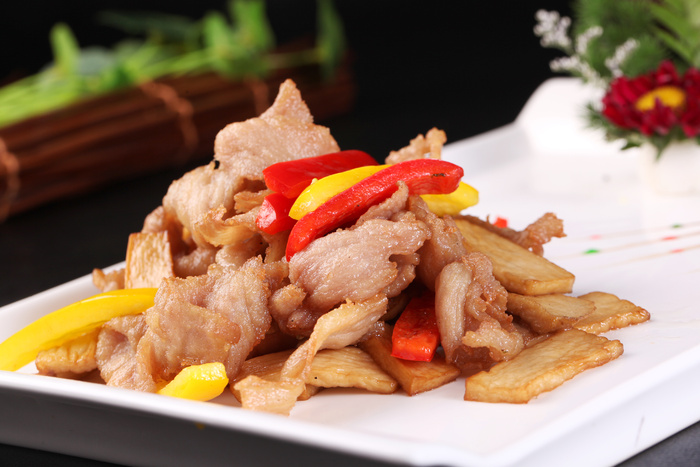 鲍鱼菇炒爽肉 (1)