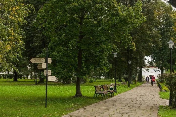 俄罗斯旅游尤希米乌救世主修道院欧式园林景观
