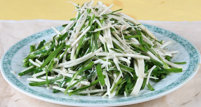 韭菜鱼丝炒虾皮 