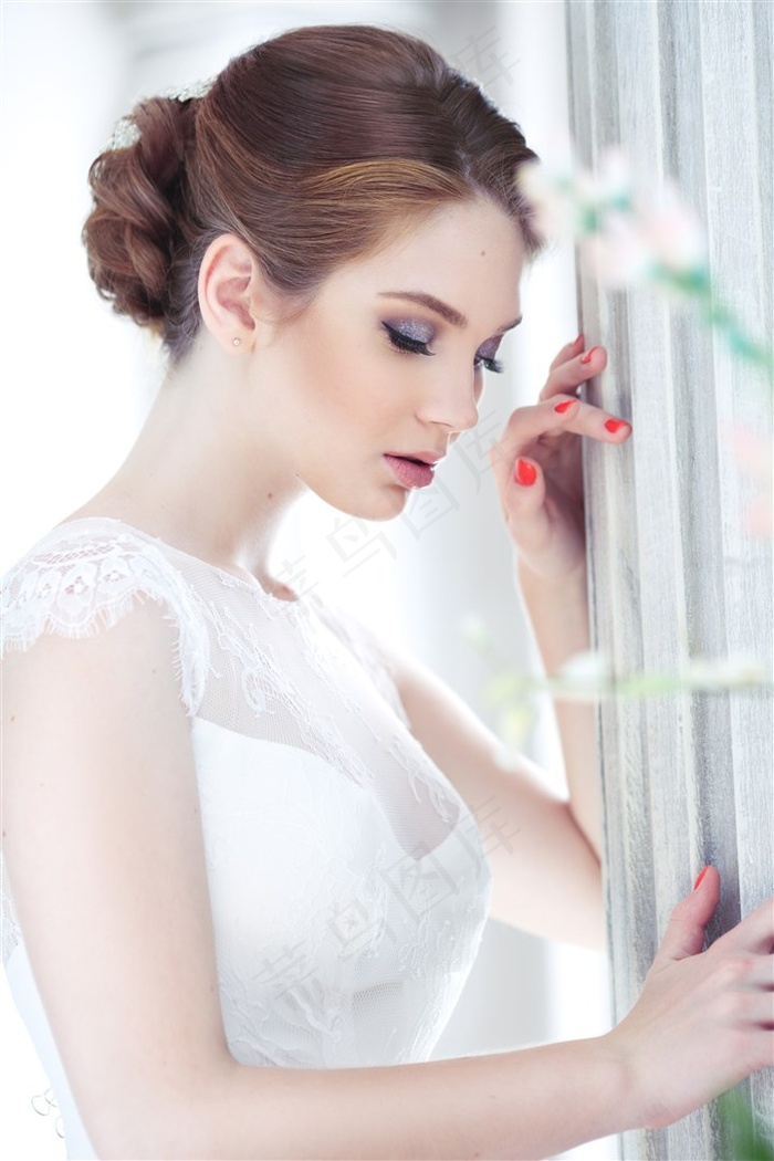 气质婚纱美女