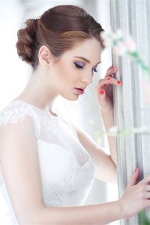 气质婚纱美女