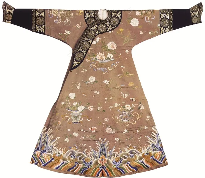 服装样式和花纹图案龙袍特写摄影图片