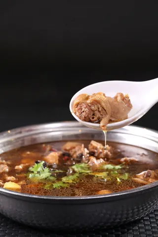 老山菇炖土鸡 (1)