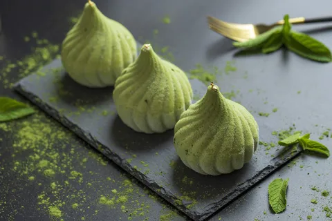 蛋糕店小蛋糕慕斯美食甜品图片